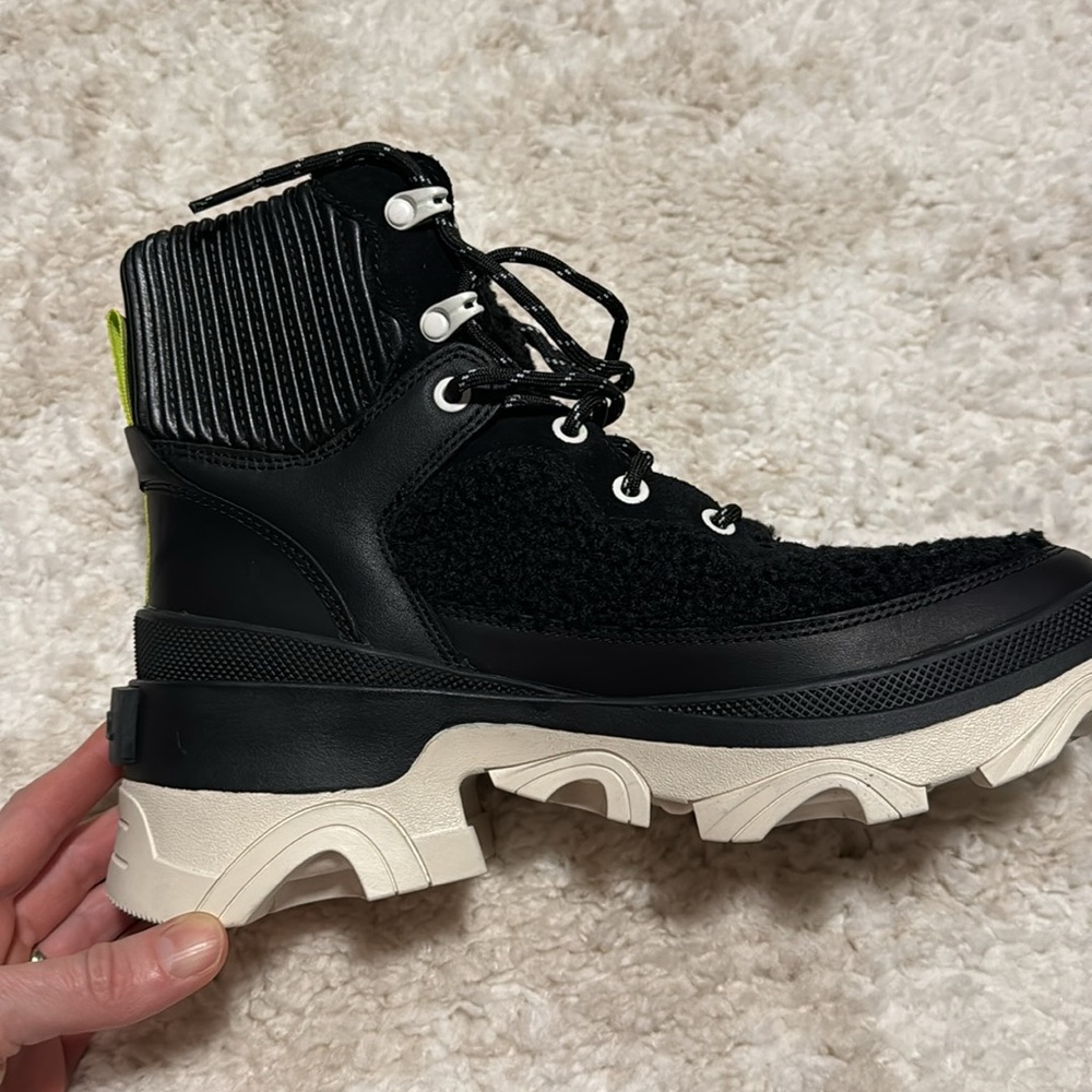 New In Box Brex Sorel Booties